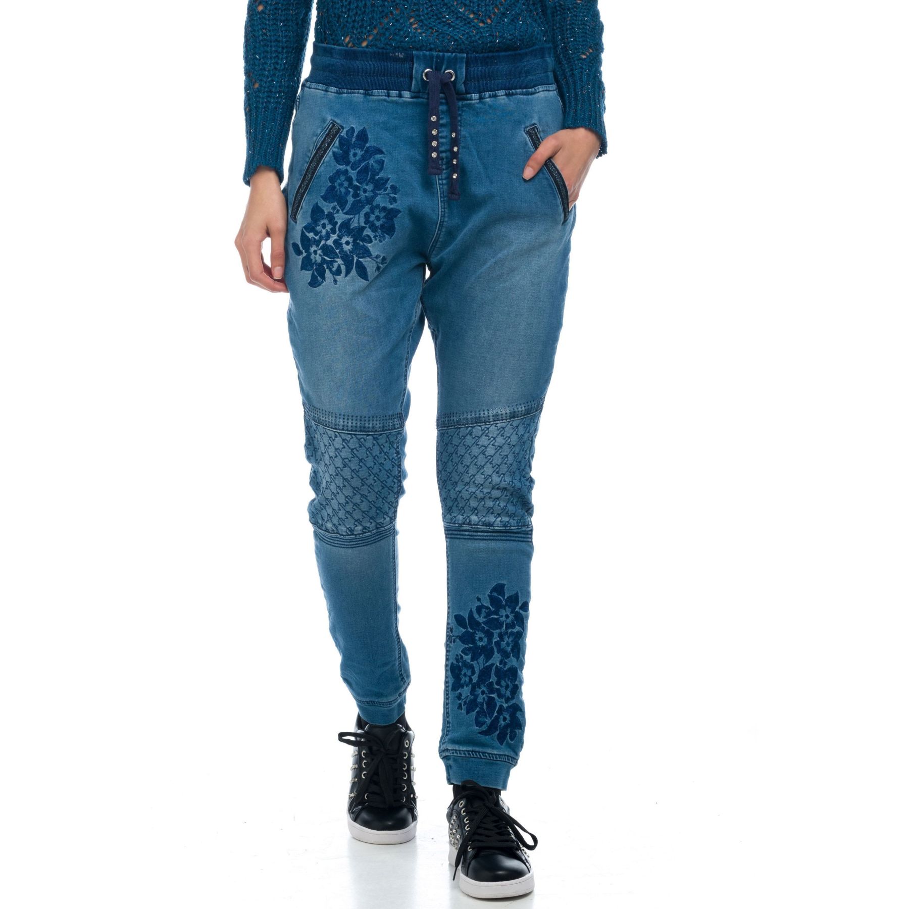 Pantalon denim jogging bordado