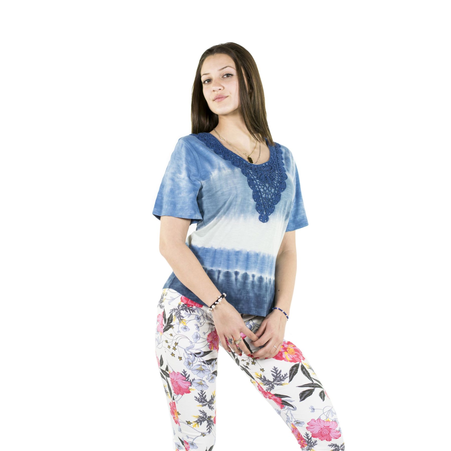 Top con brillantes en delantero