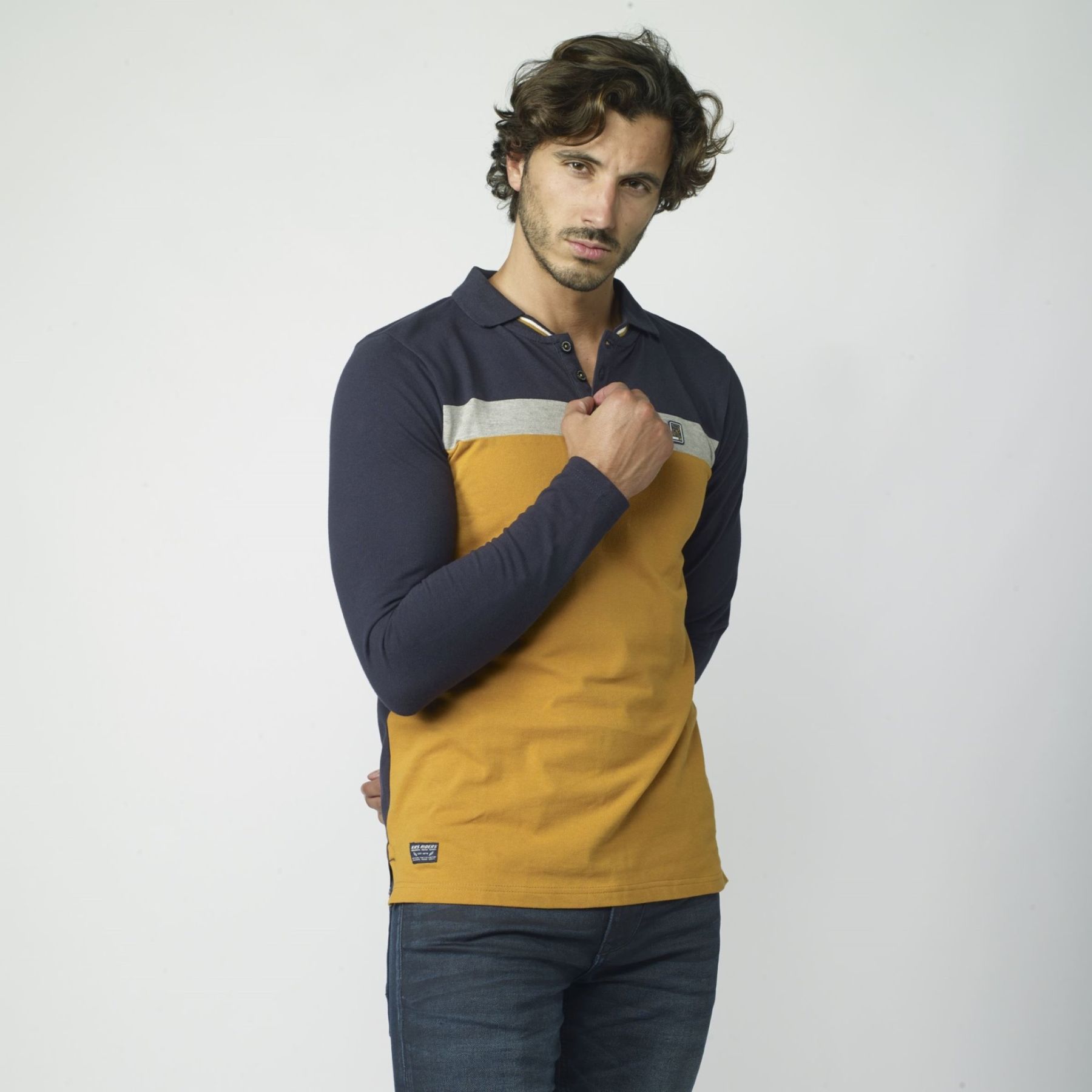 Polo de cortes a contraste