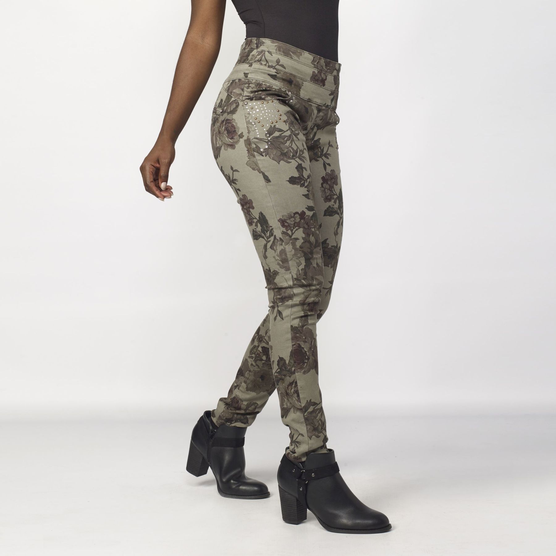 Pantalón kaki con estampado de flores 3