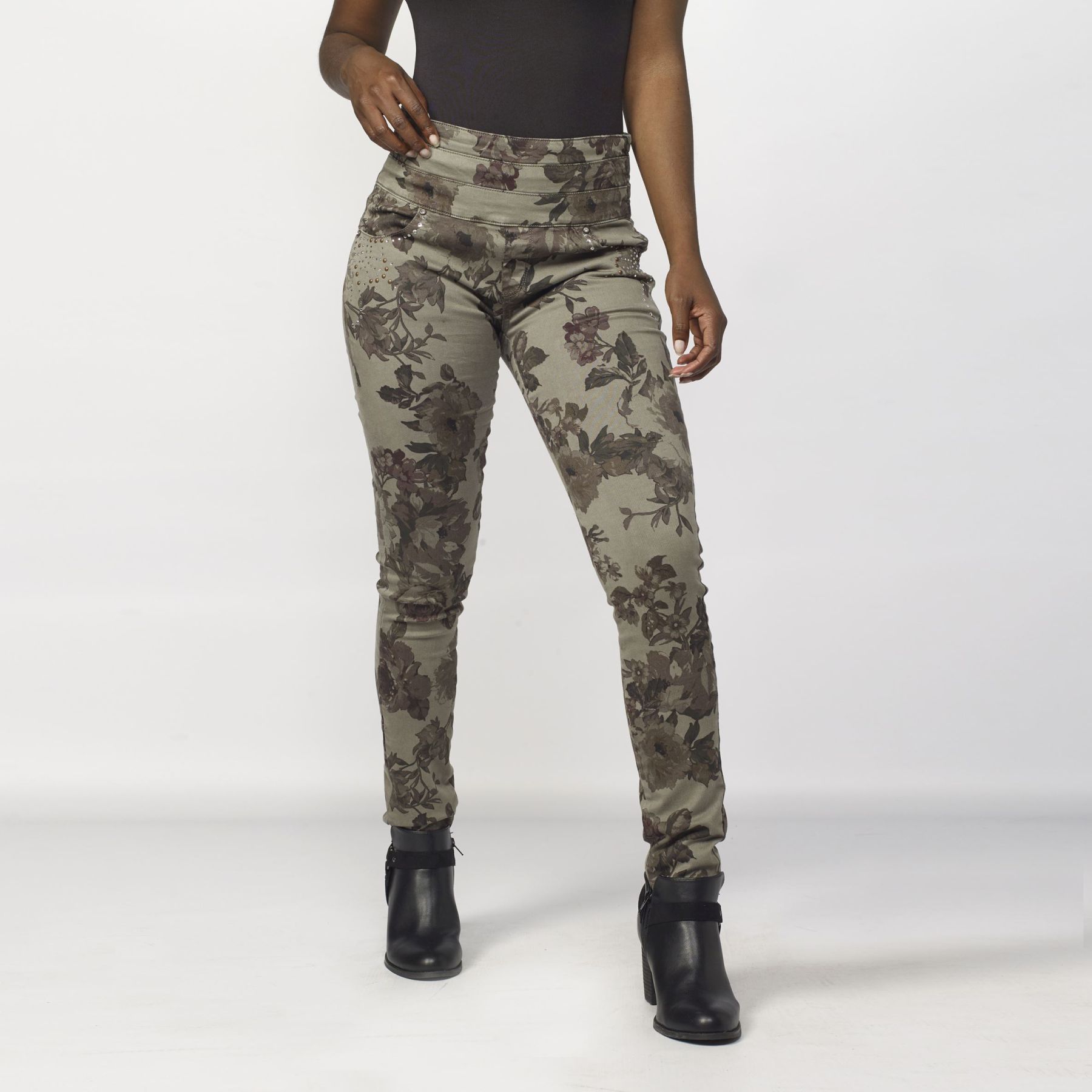 Pantalón kaki con estampado de flores 4