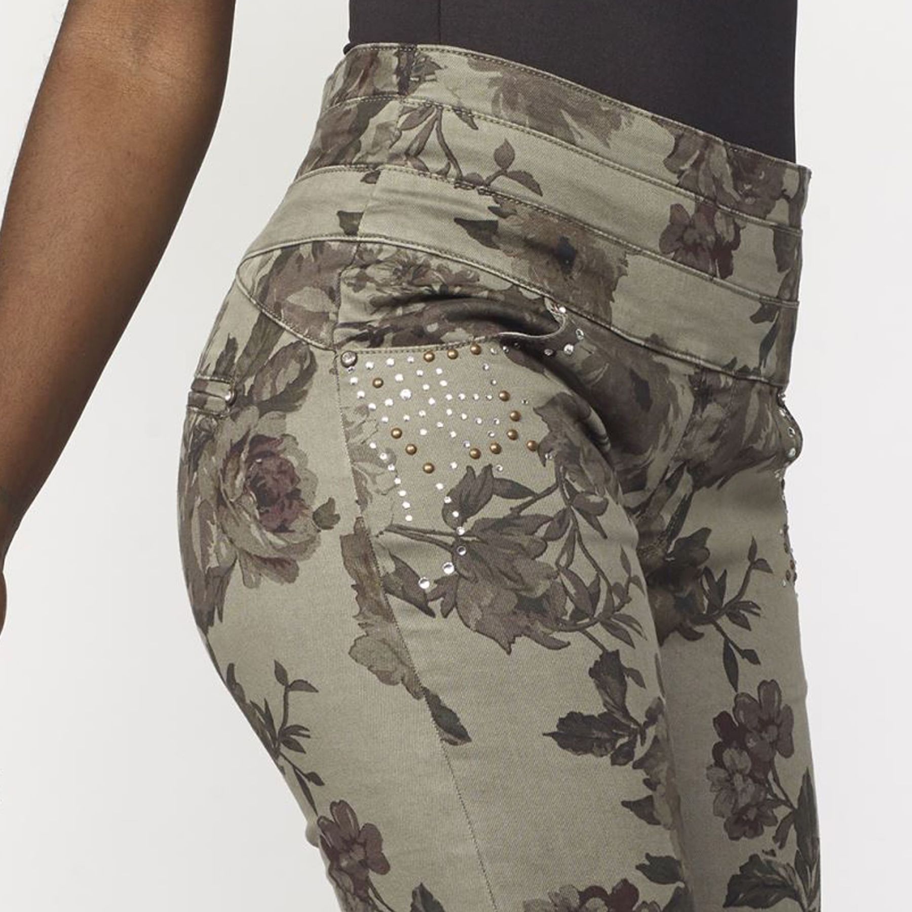 Pantalón kaki con estampado de flores 6