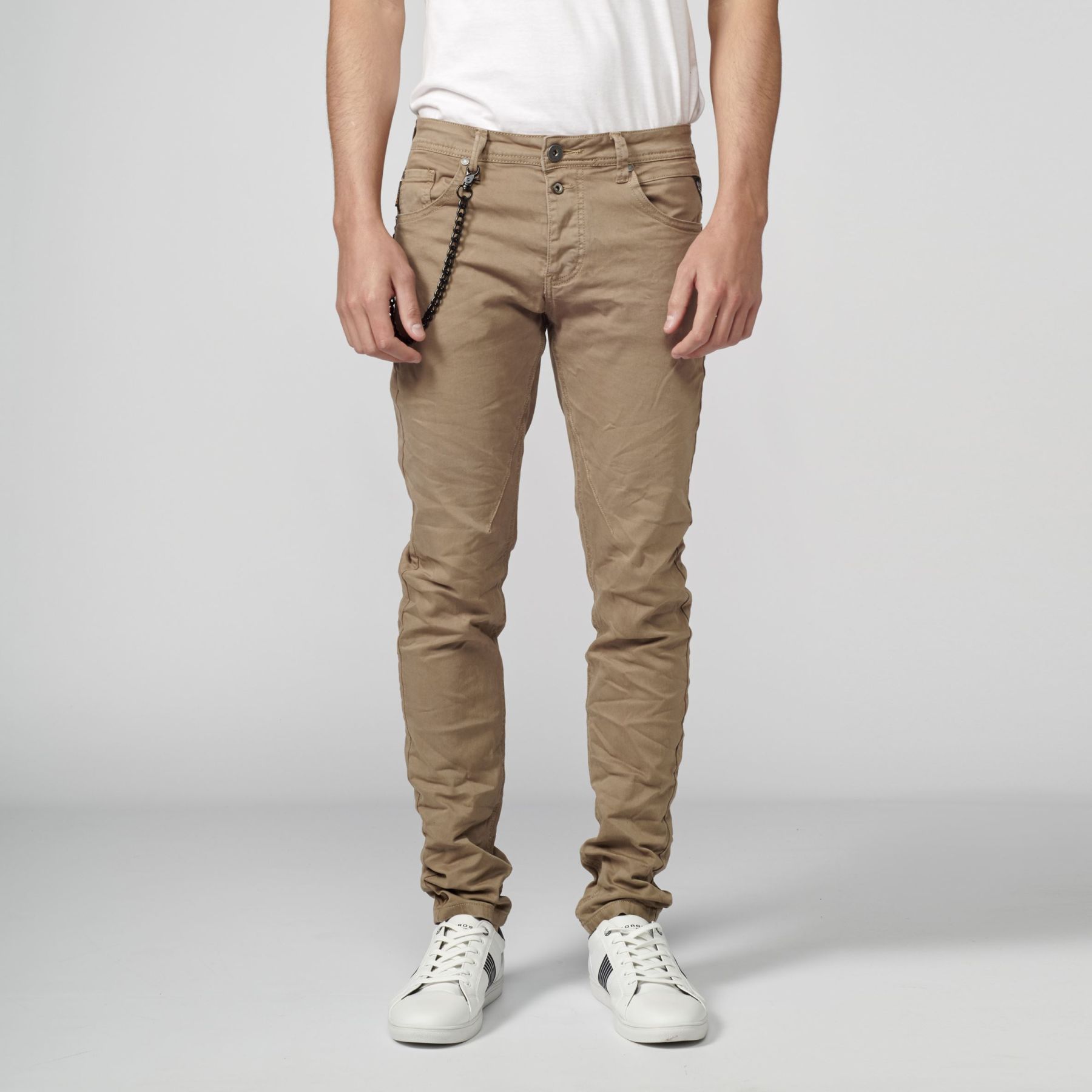 PantalÓn jeans color low rise slim fit