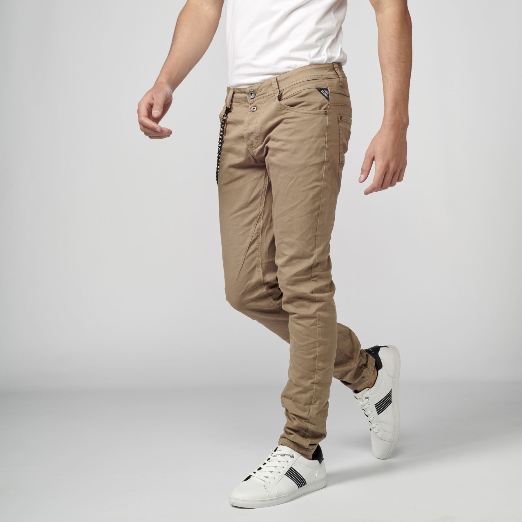 PantalÓn jeans color low rise slim fit 1