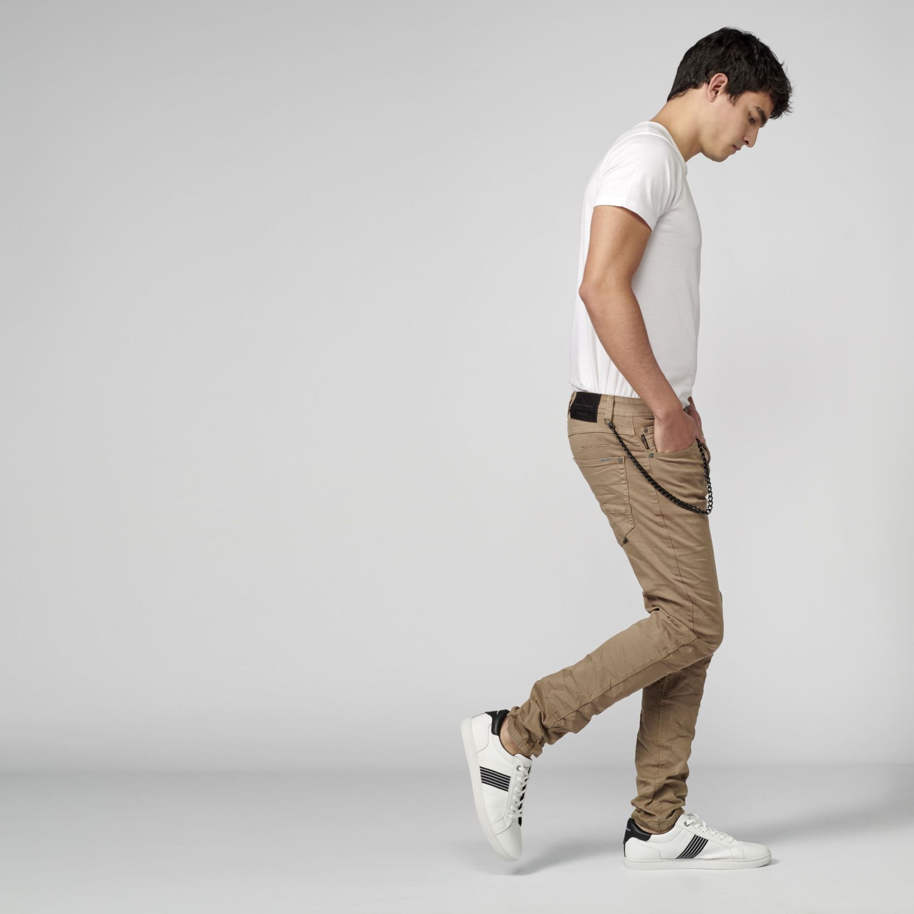 PantalÓn jeans color low rise slim fit 2