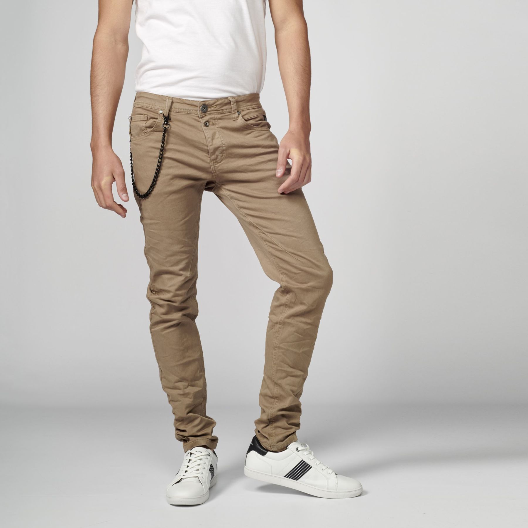 PantalÓn jeans color low rise slim fit 3