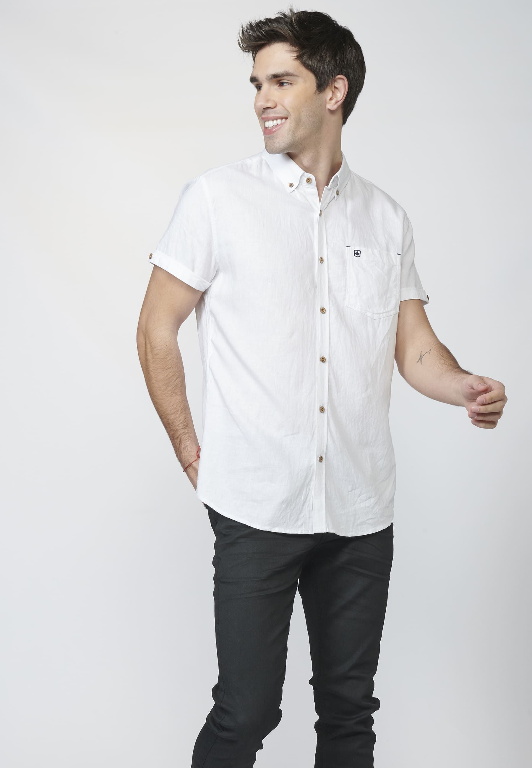 Camisa manga corta lino con bolsillo bordado | Look diario