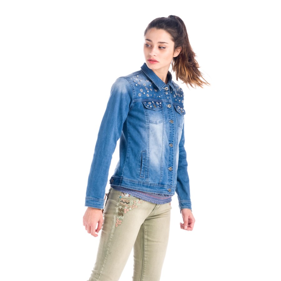 Cazadora denim abalorios | Tendencia actual 3