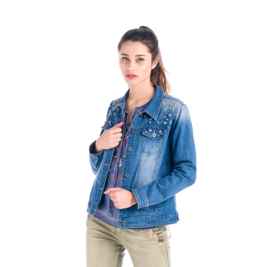 Cazadora denim abalorios | Tendencia actual 2