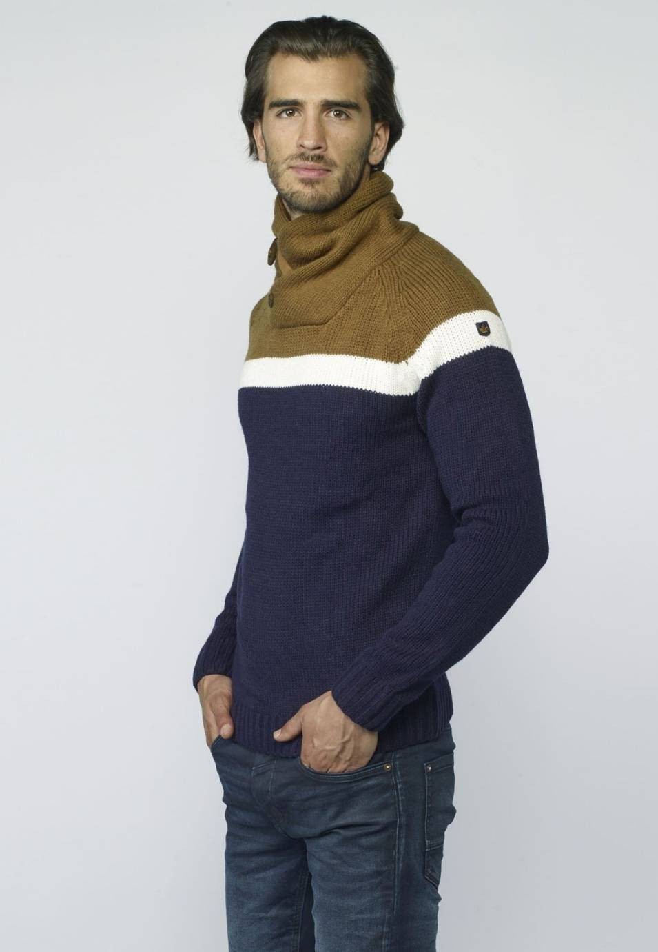Cross neck tricolor sweater