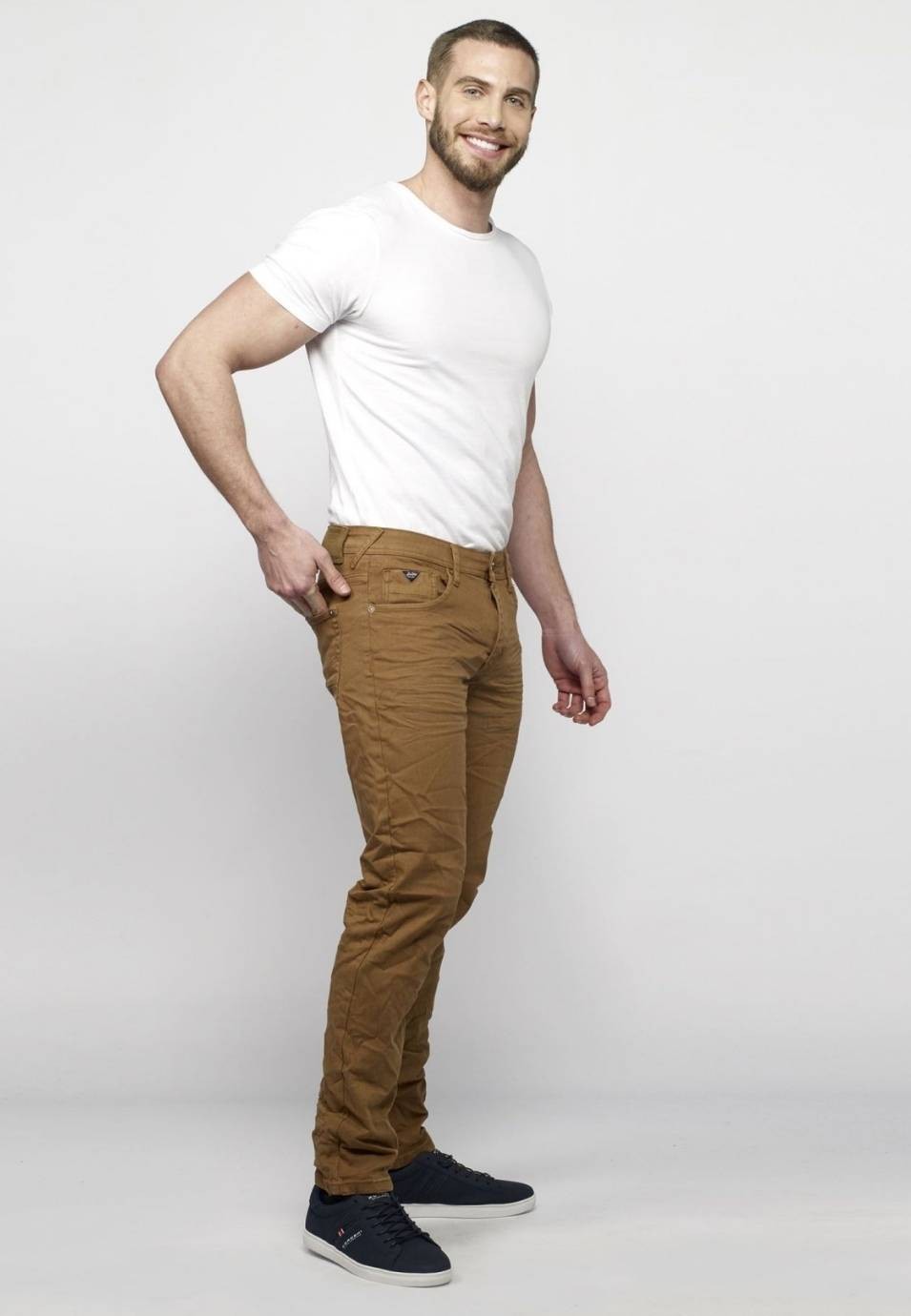 pantalón Jeans color mostaza straigth regular algodón elástico para hombre
