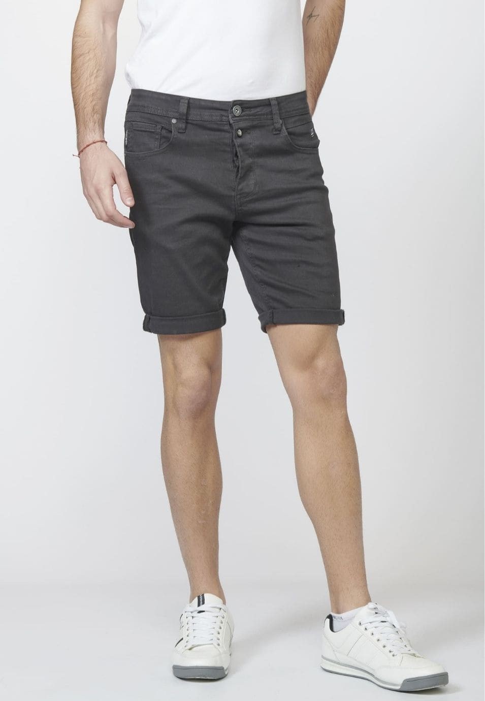 Pantalon corto color tapered fit