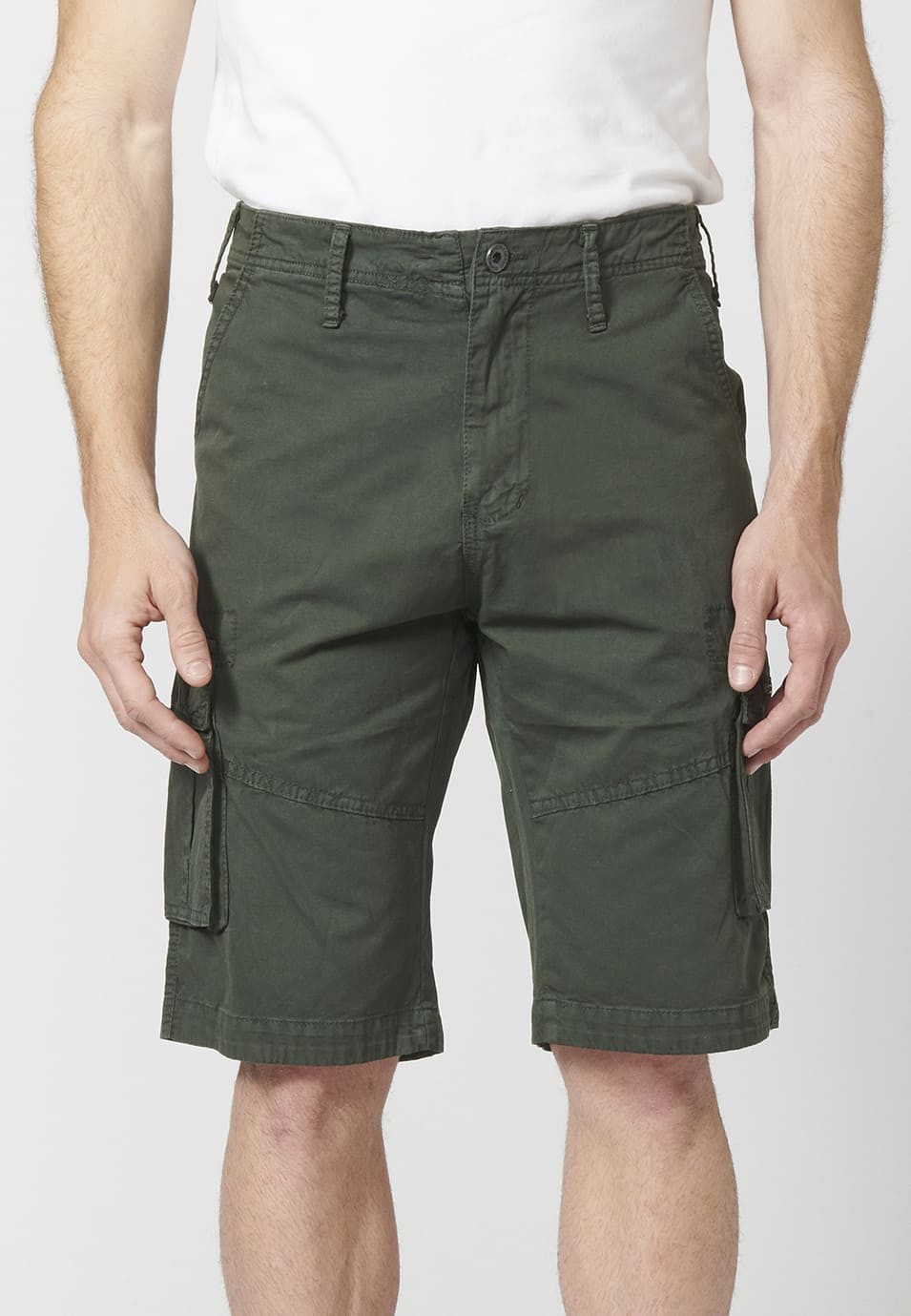 Bermuda pantalón corto estilo cargo para hombre con seis bolsillos 3