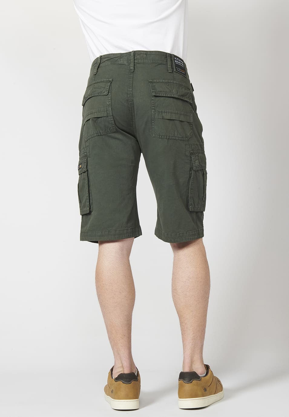 Bermuda pantalón corto estilo cargo para hombre con seis bolsillos 1