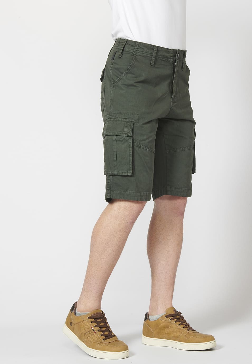 Bermuda pantalón corto estilo cargo para hombre con seis bolsillos 4