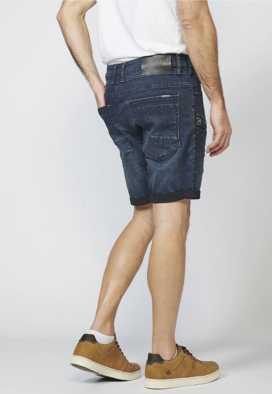 Pantalón corto denim cortes regular fit con siete bolsillos y efecto desgastado para Hombre 1
