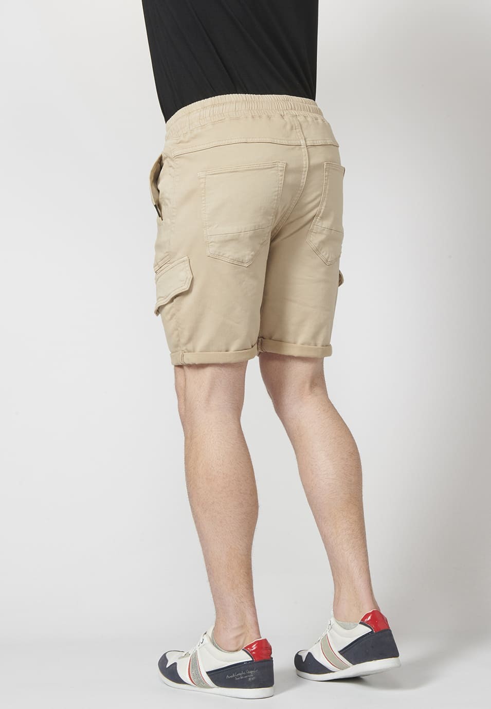 Pantalón Corto Jogger Knit Denim Color con Cuatro Bolsillos Ajustable con Cordón color Beige para Hombre 4