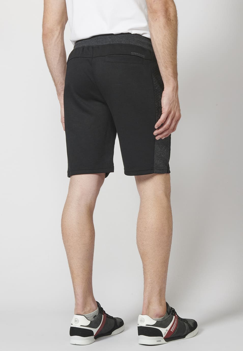 PANTALÓN CORTO JOGGER INTERLOCK con Tres Bolsillos y Cintura Elástica Ajustable para Hombre 7