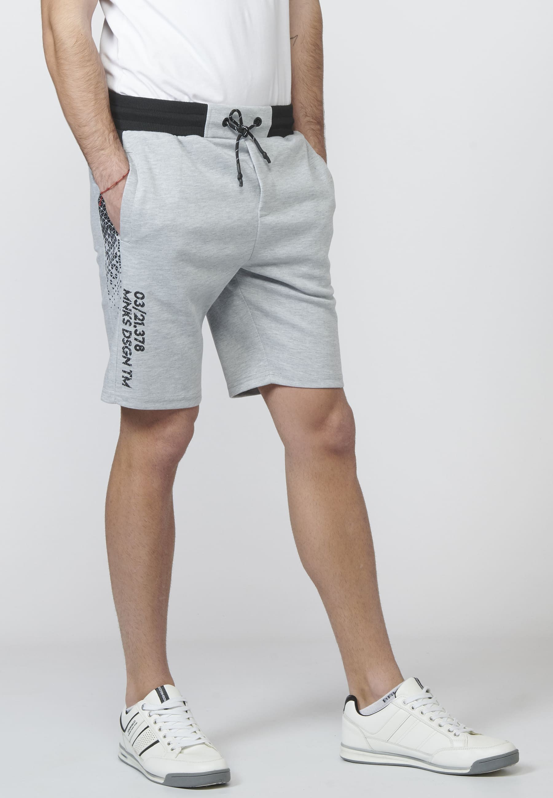 PANTALÓN CORTO JOGGER INTERLOCK con Tres Bolsillos y Cintura Elástica Ajustable para Hombre