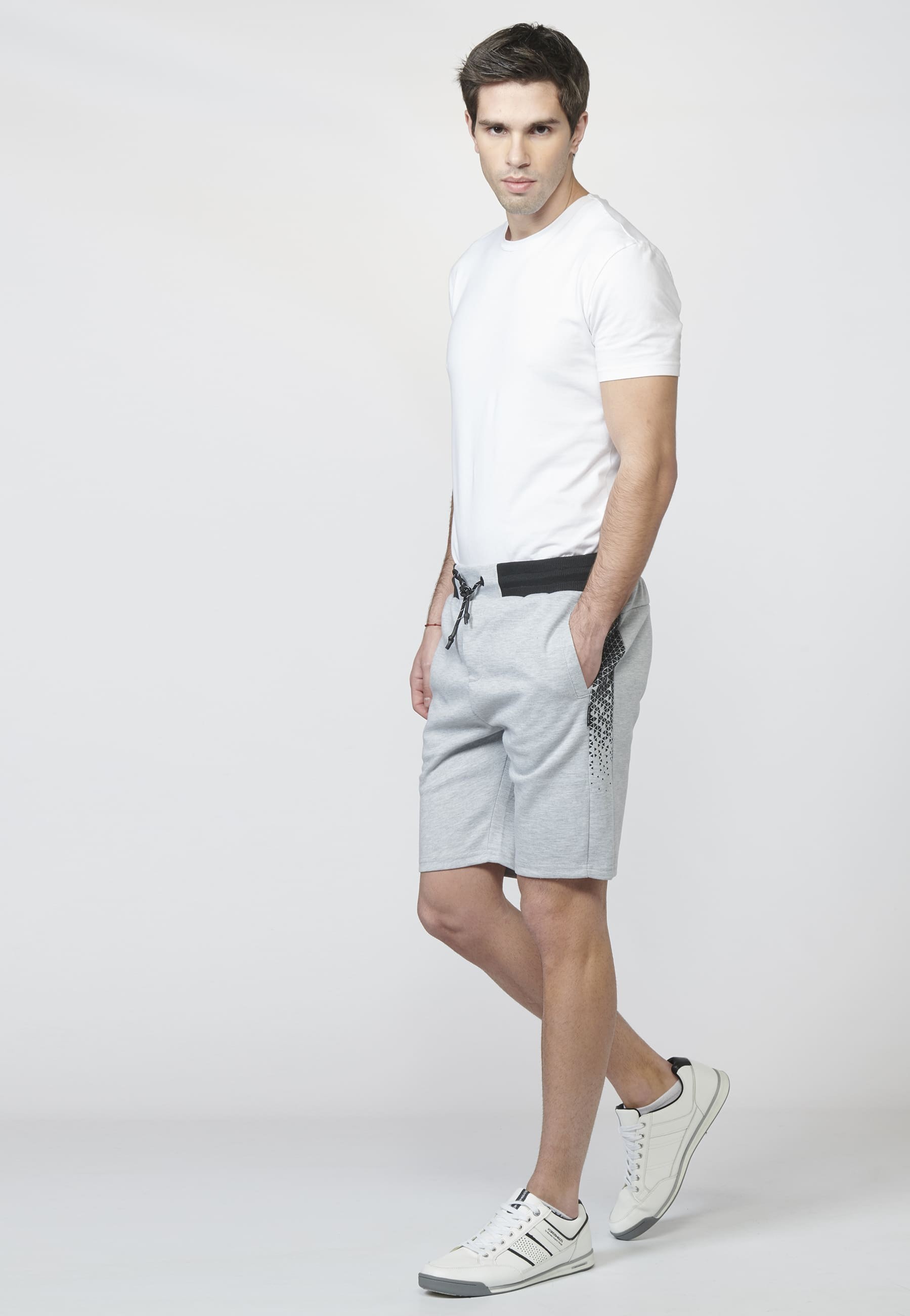 PANTALÓN CORTO JOGGER INTERLOCK con Tres Bolsillos y Cintura Elástica Ajustable para Hombre 4