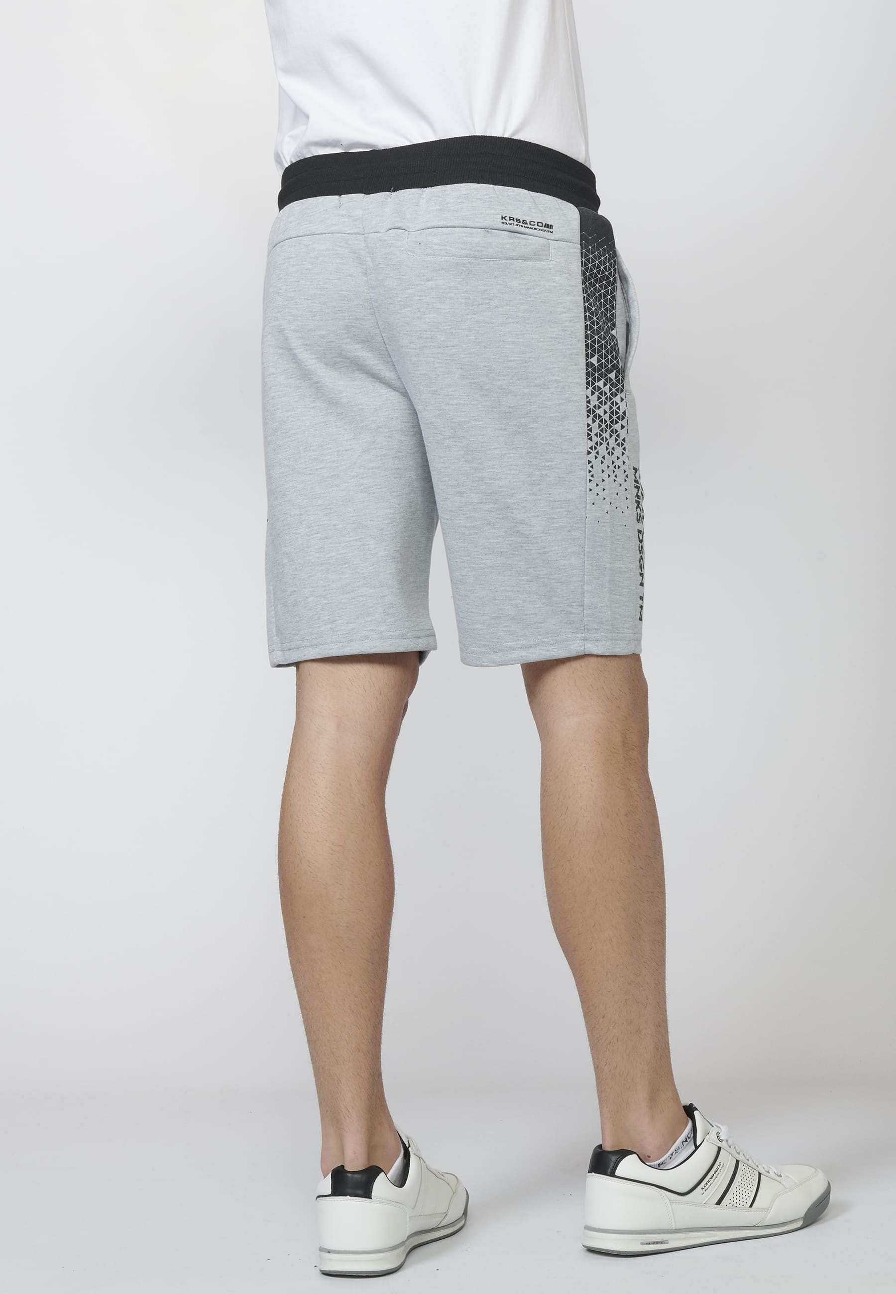 PANTALÓN CORTO JOGGER INTERLOCK con Tres Bolsillos y Cintura Elástica Ajustable para Hombre 2