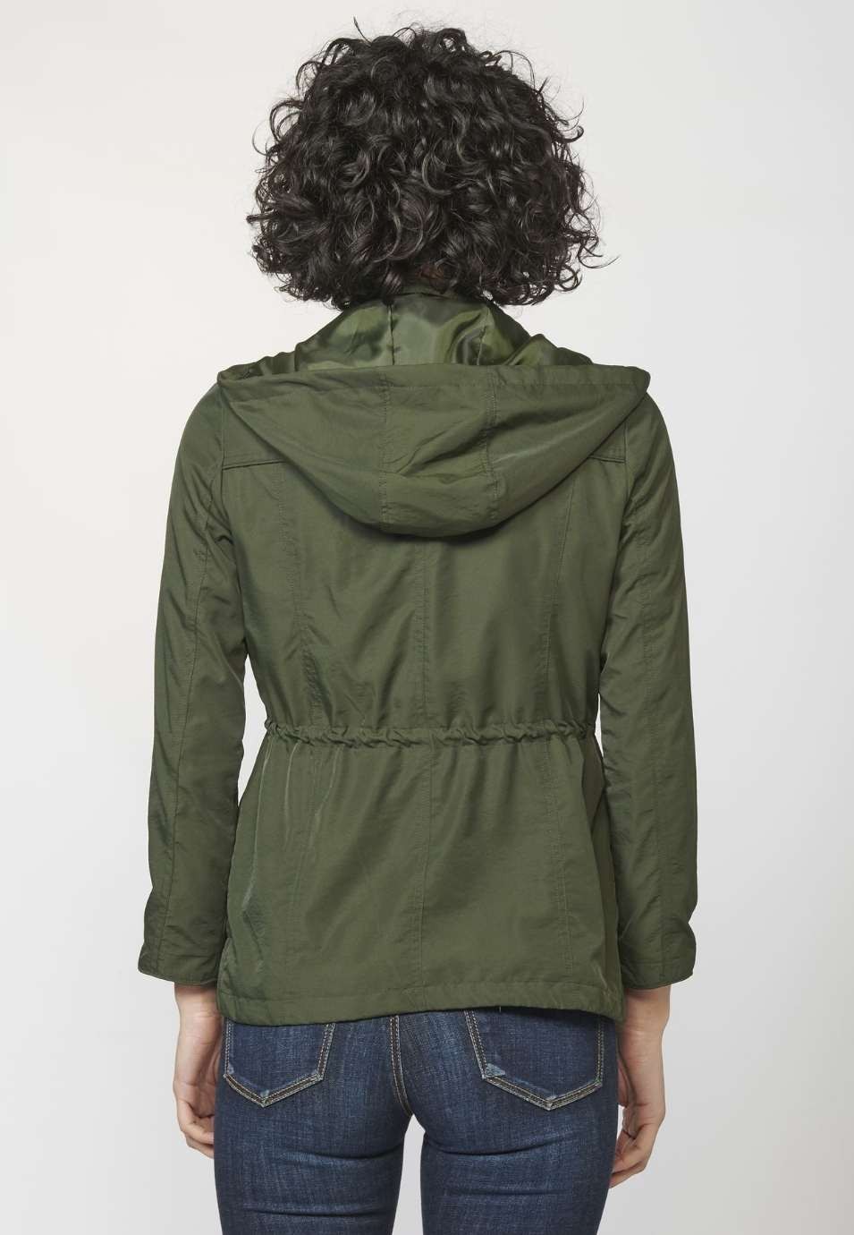 Parka larga mujer color verde con capucha desmontable y cintura cordón ajustable 5