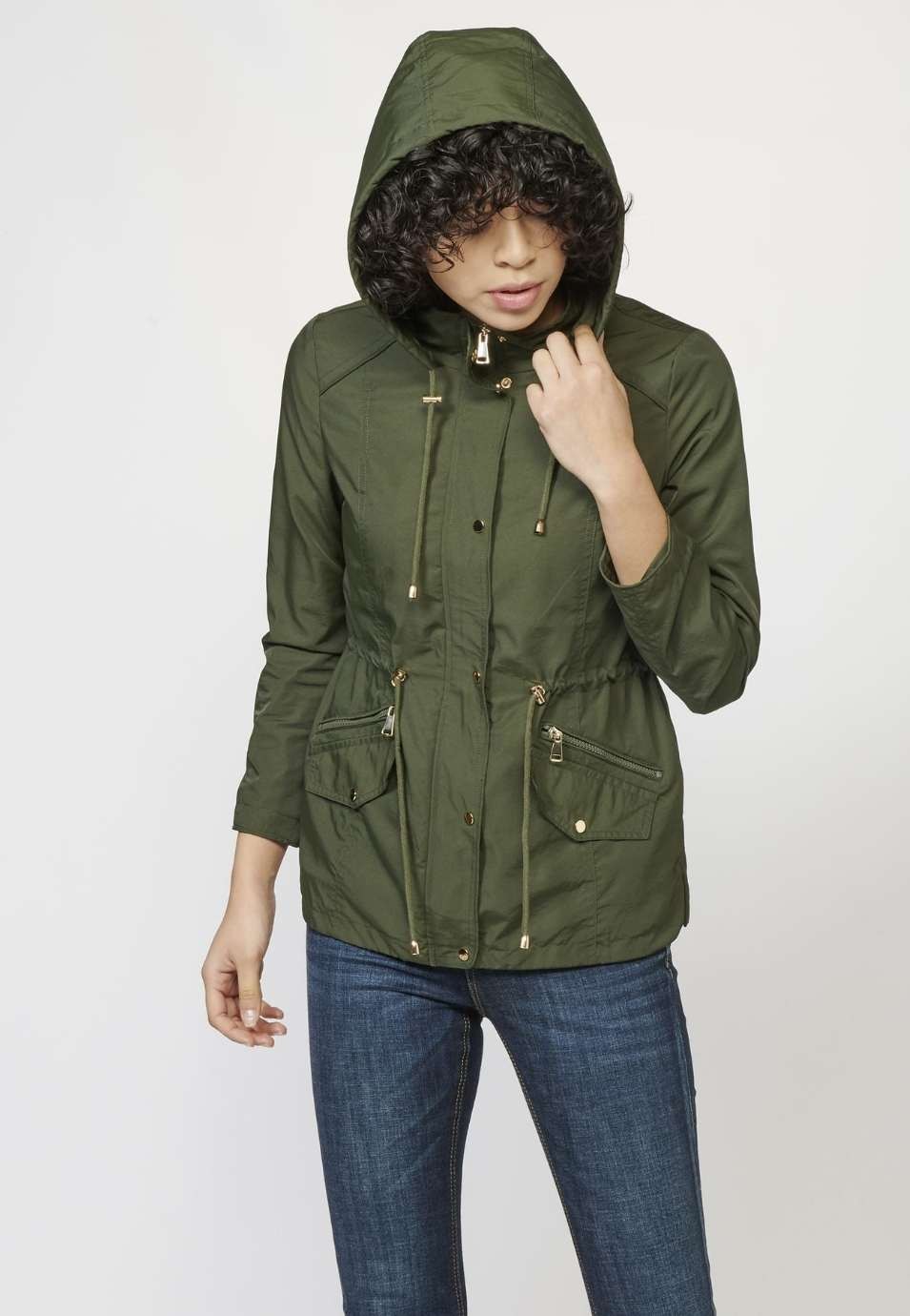 Parka larga mujer color verde con capucha desmontable y cintura cordón ajustable 3