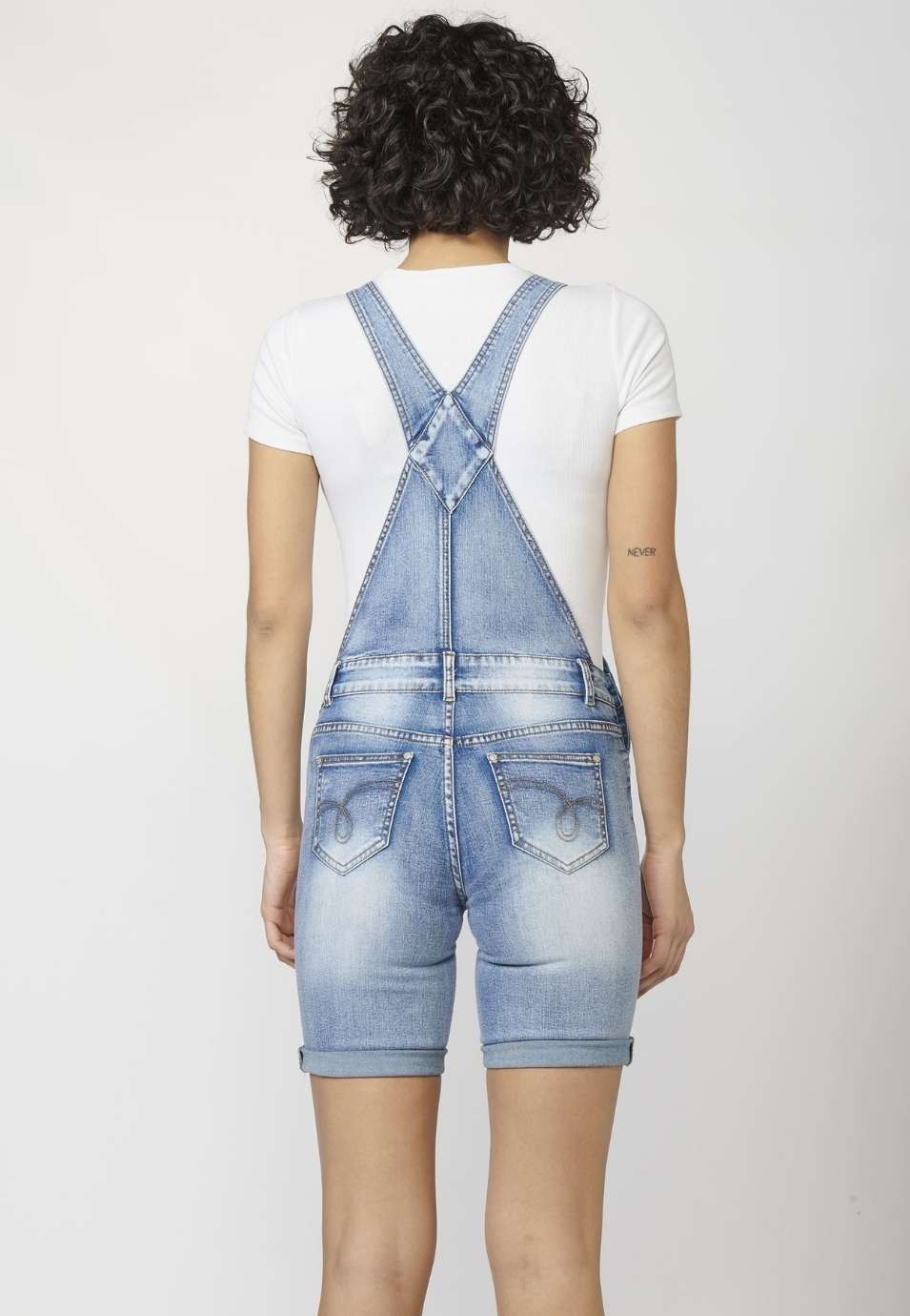 Peto pantalón corto elástico mujer de denim tejano azul lavado