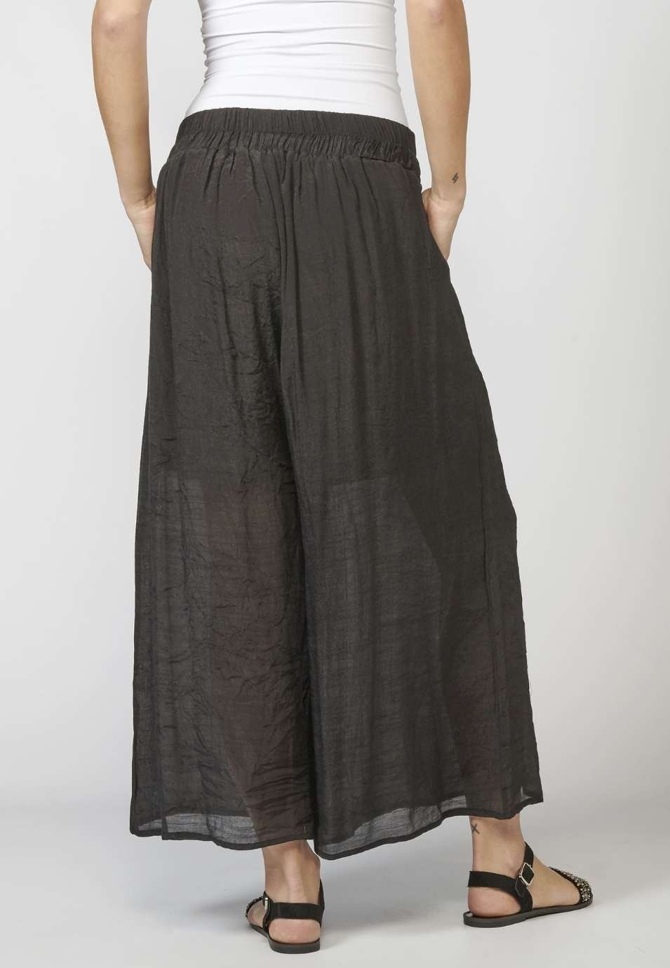 Pantalon long élastique pour femme avec ceinture et détail brodé ethnique de couleur noire 2