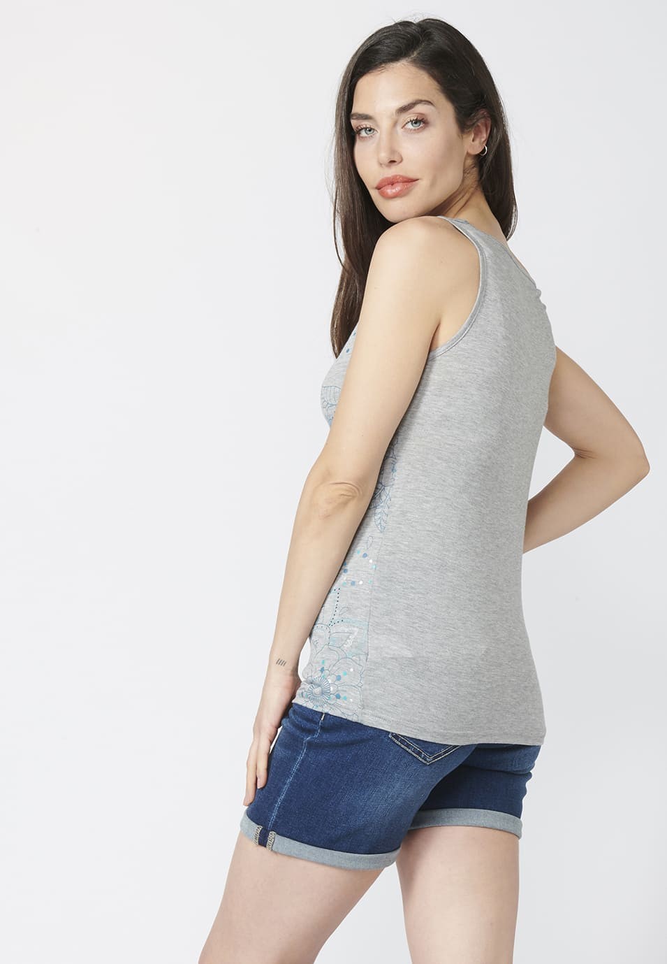 Camiseta Top tirantes con Escote Holgado y Estampado Étnico Floral para Mujer color Gris 4