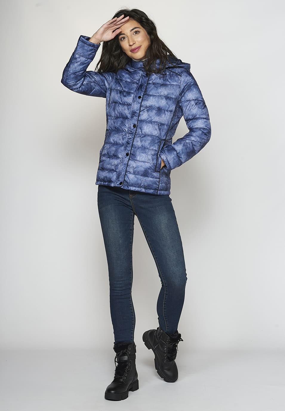 Chaqueta parka corta tipo plumas con estampado vaquero y cuello con capucha para Mujer