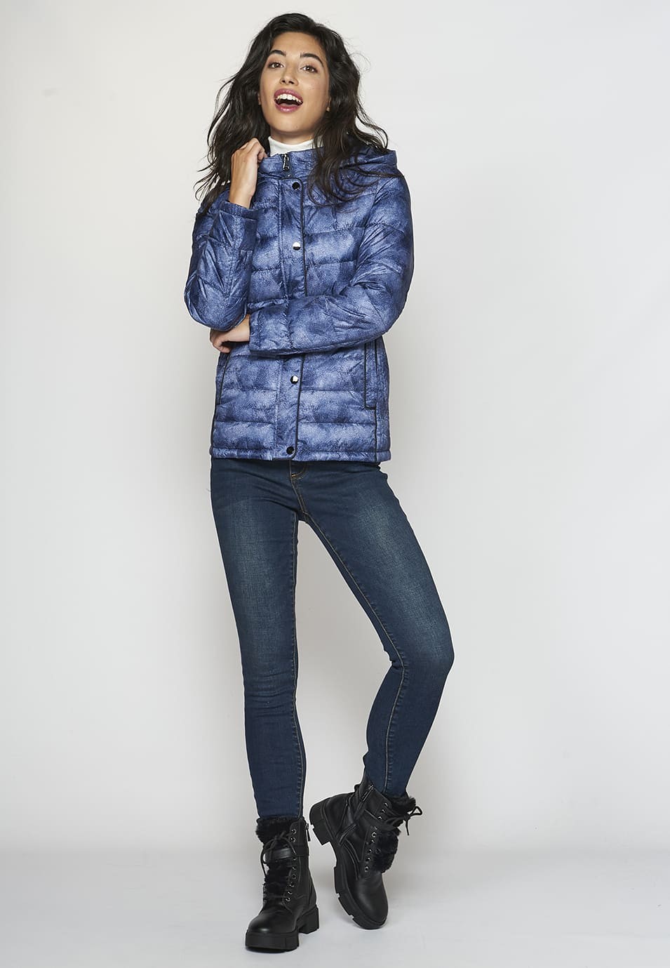 Chaqueta parka corta tipo plumas con estampado vaquero y cuello con capucha para Mujer