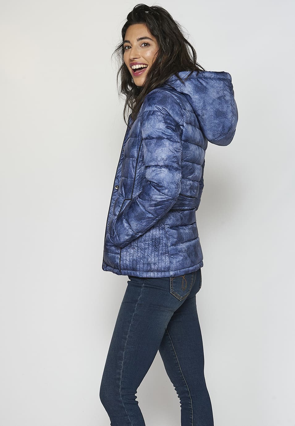 Chaqueta parka corta tipo plumas con estampado vaquero y cuello con capucha para Mujer