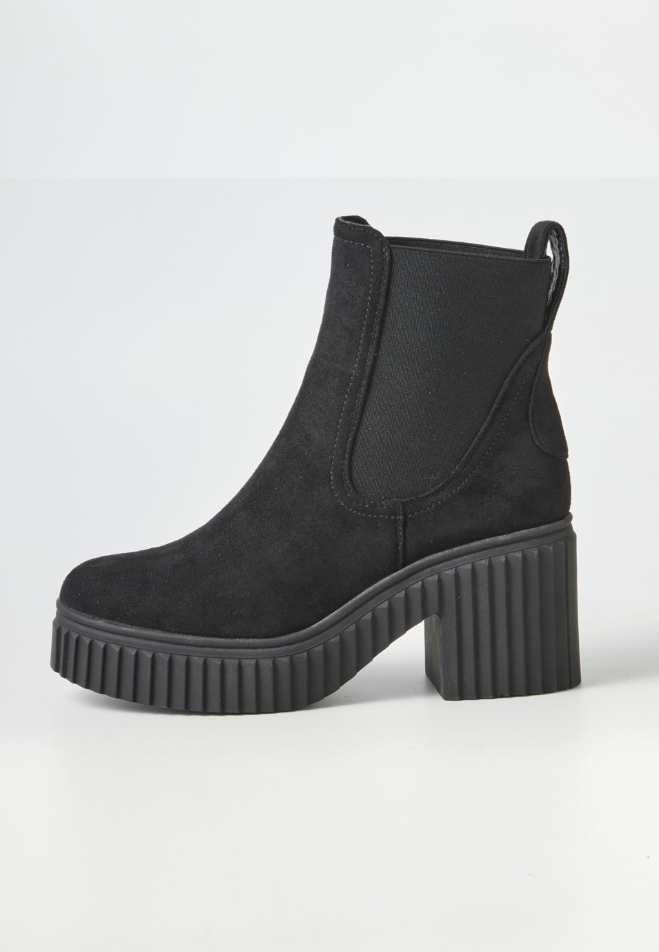 Botas negras estilo chelsea de antelina para mujer de tacón alto | Moda Actual