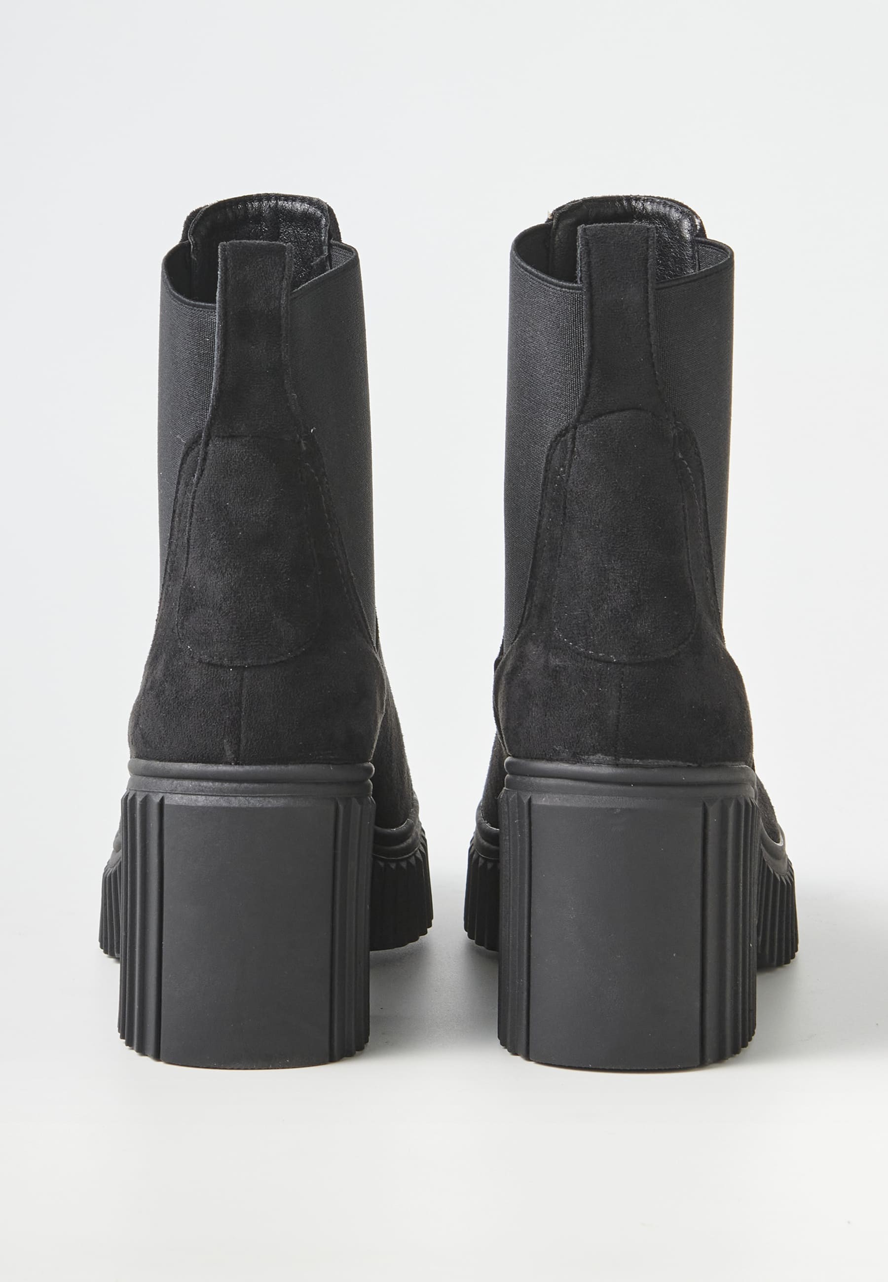 Botas negras estilo chelsea de antelina para mujer de tacón alto | Moda Actual 4