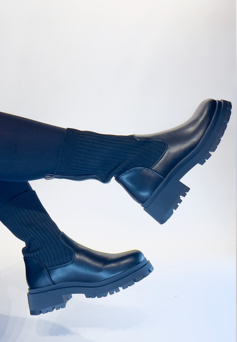 Botines de mujer estilo chelsea por encima del tobillo | Moda Actual 1