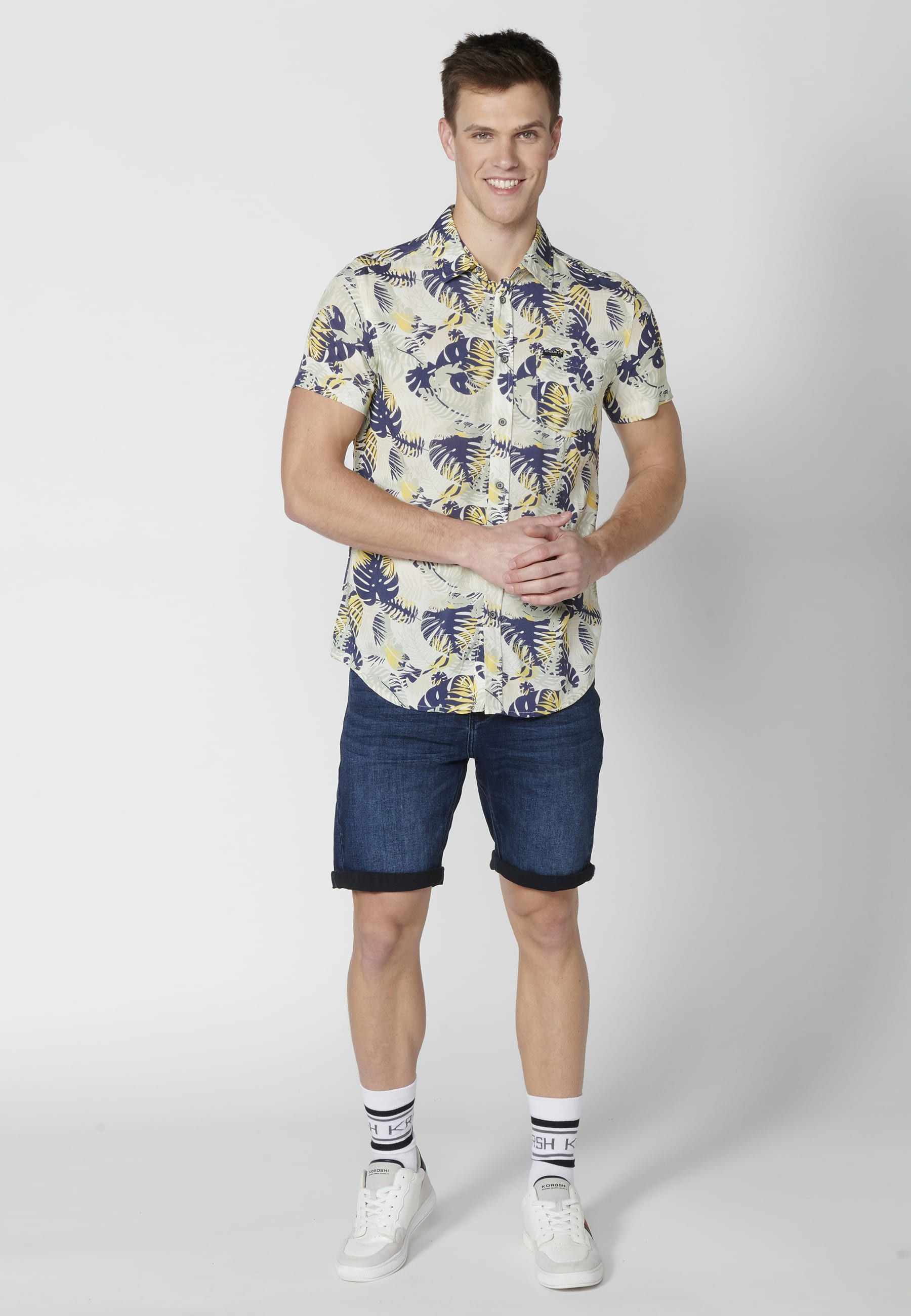 Green short-sleeved shirt with front print for Men 2
