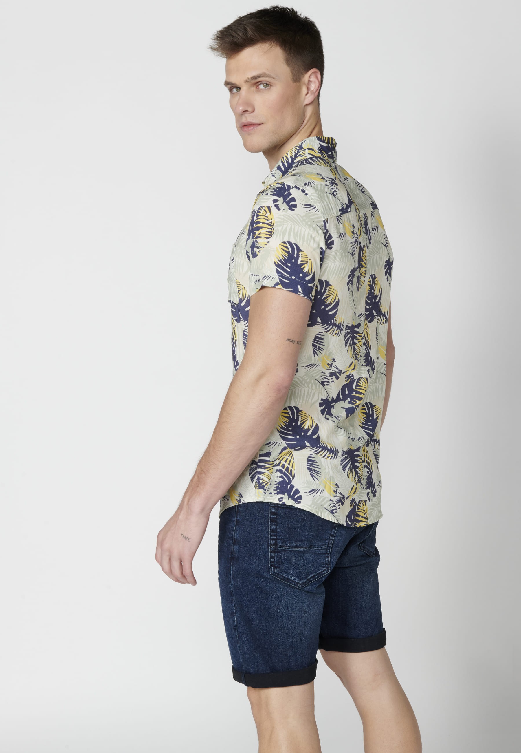 Green short-sleeved shirt with front print for Men 4