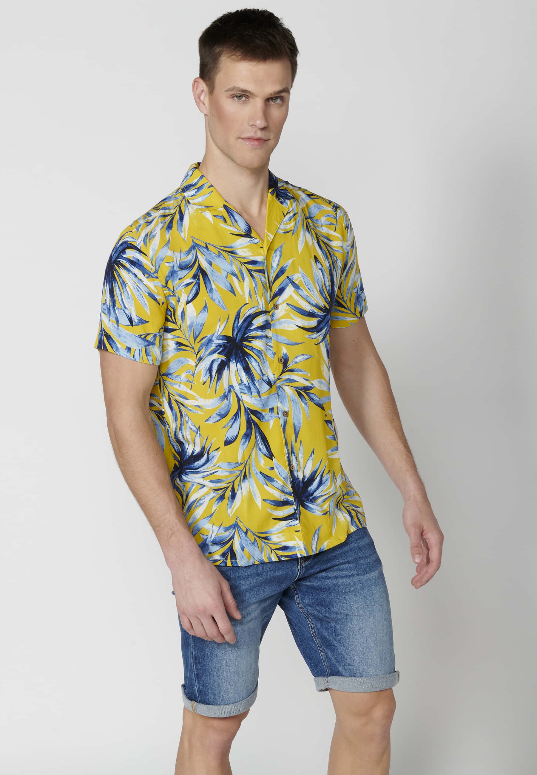 Yellow tropical print short-sleeved shirt for Men 4