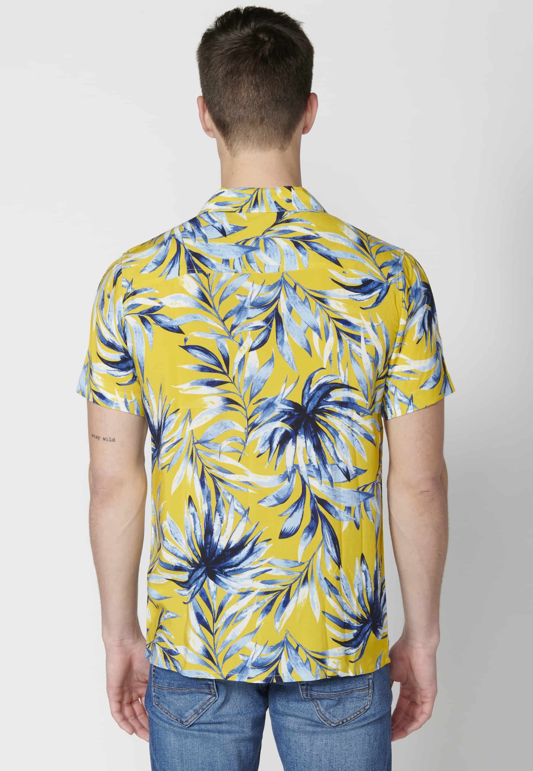 Gelbes Kurzarmhemd mit Tropen-Print für Herren 7