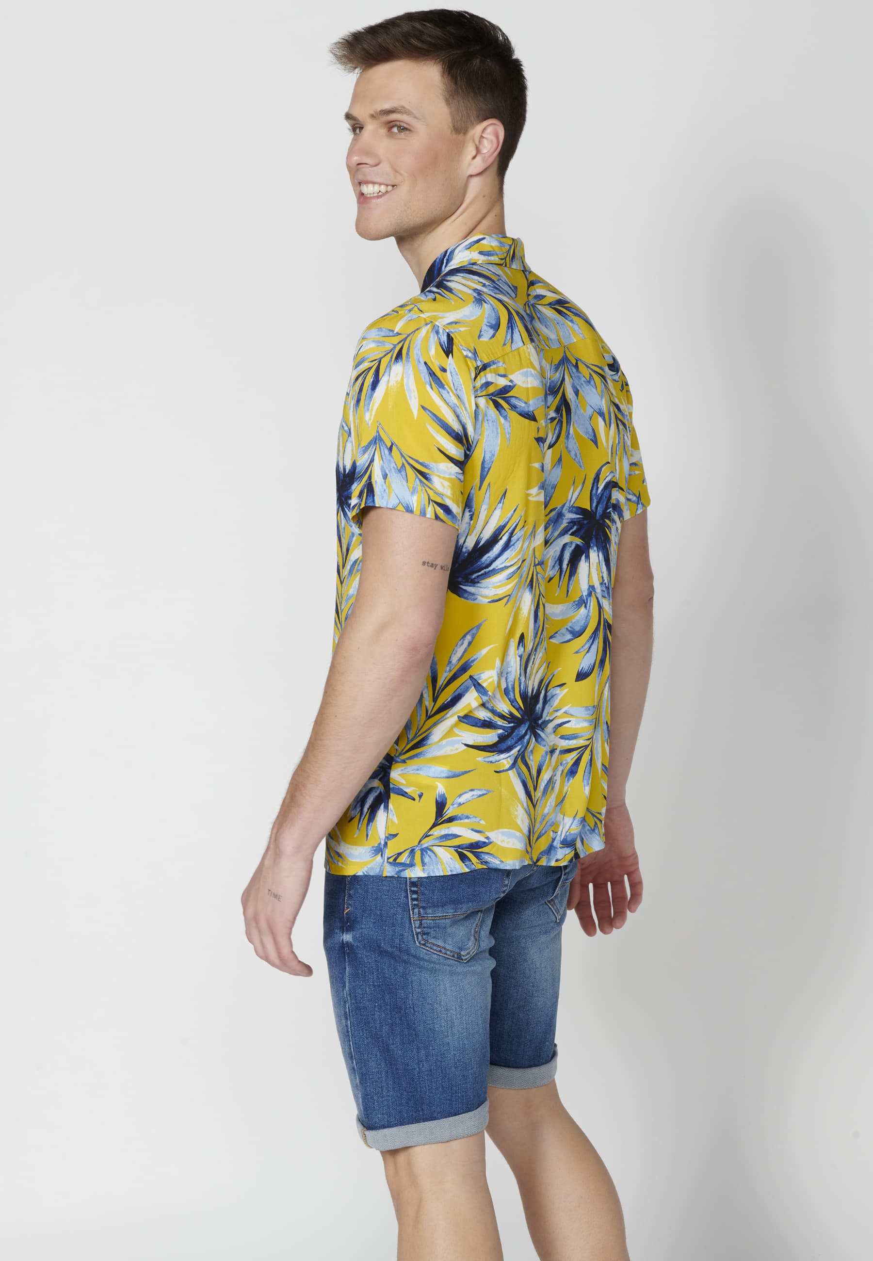 Yellow tropical print short-sleeved shirt for Men 6