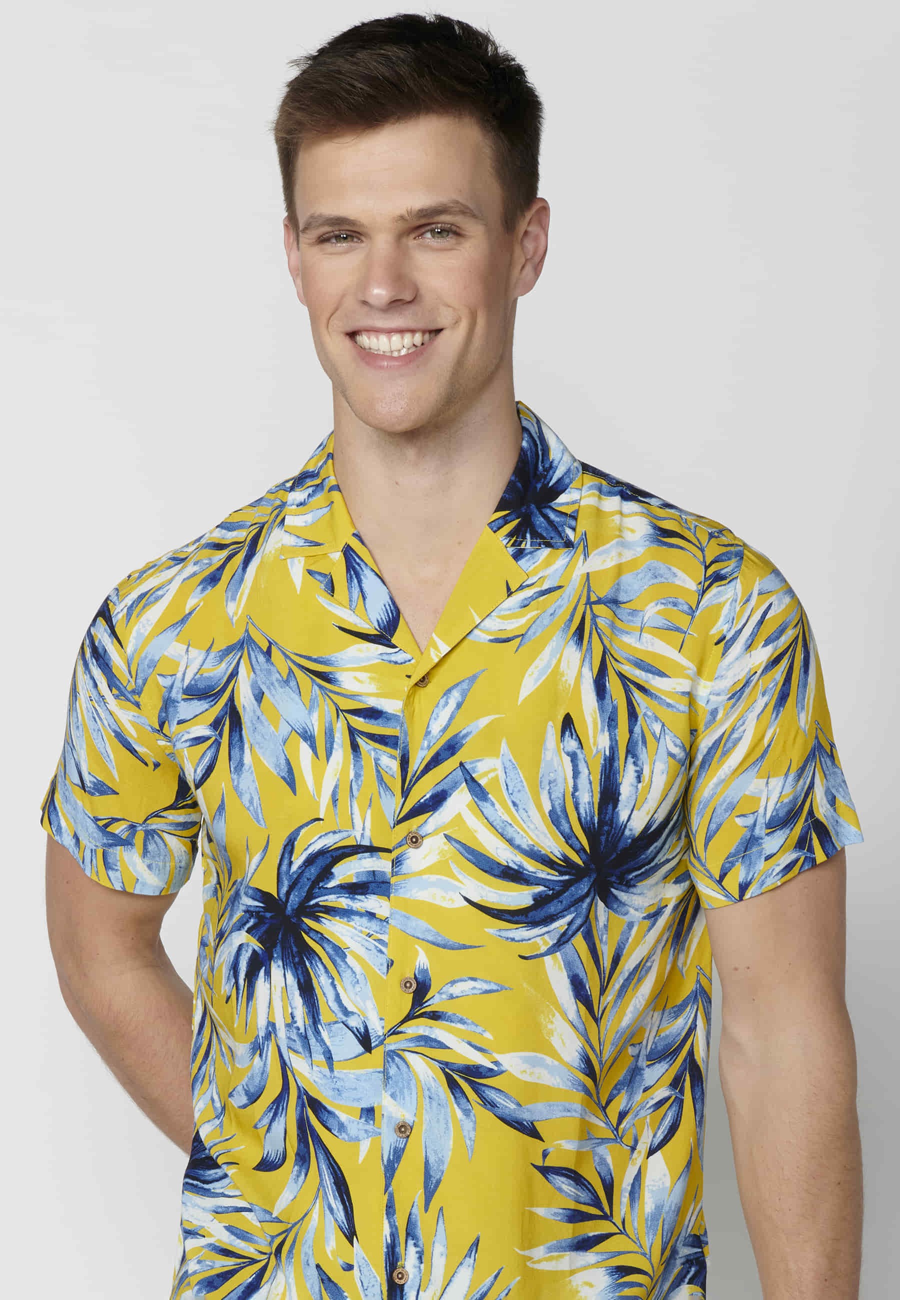 Yellow tropical print short-sleeved shirt for Men 5