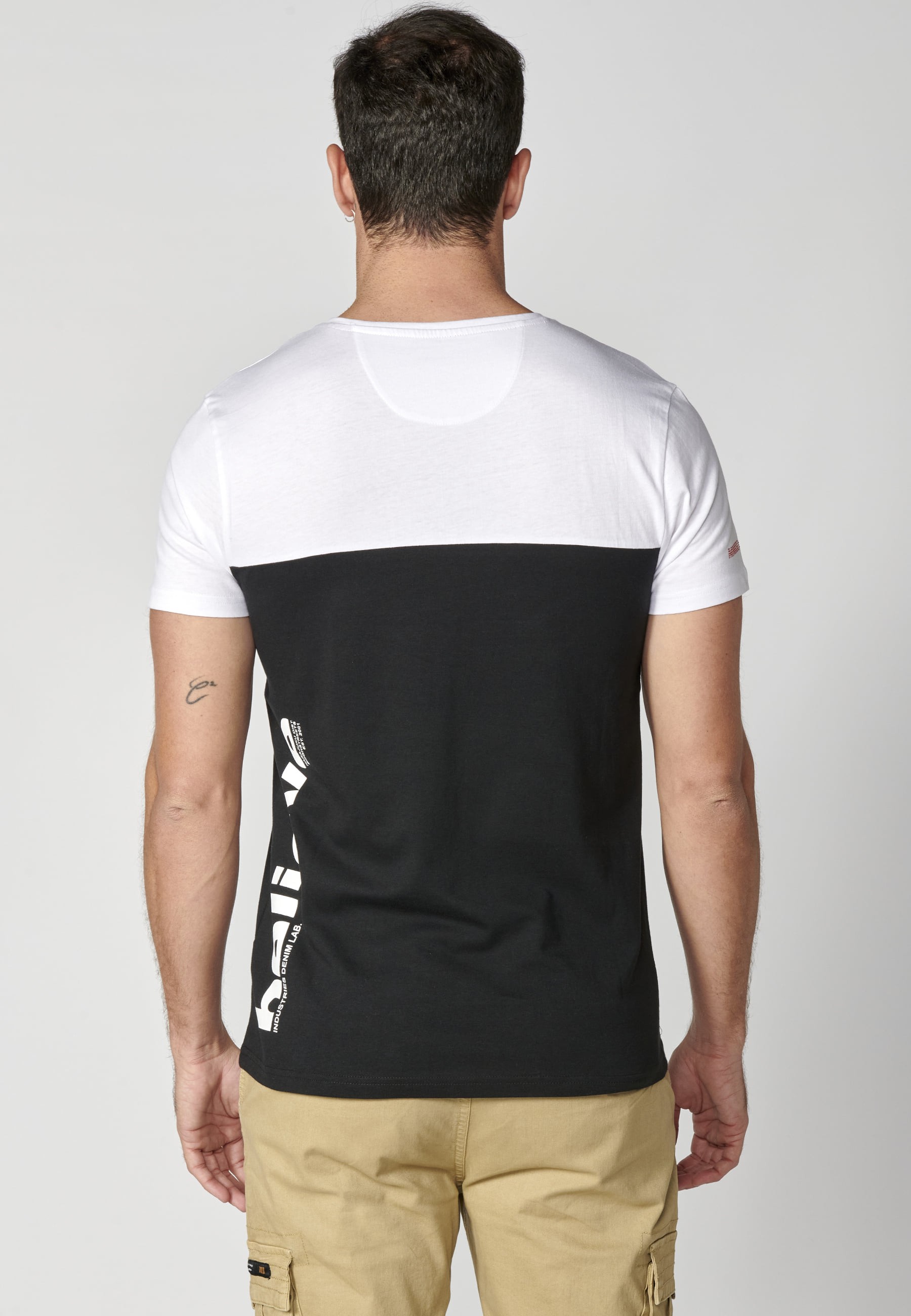 Weißes Kurzarm-T-Shirt aus Baumwolle mit Text auf der Brust für Herren