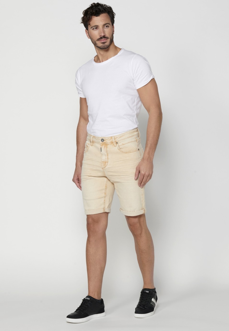 Pantalón corto bermuda vaquera stretch regular color amarillo para hombre | Ropa Casual