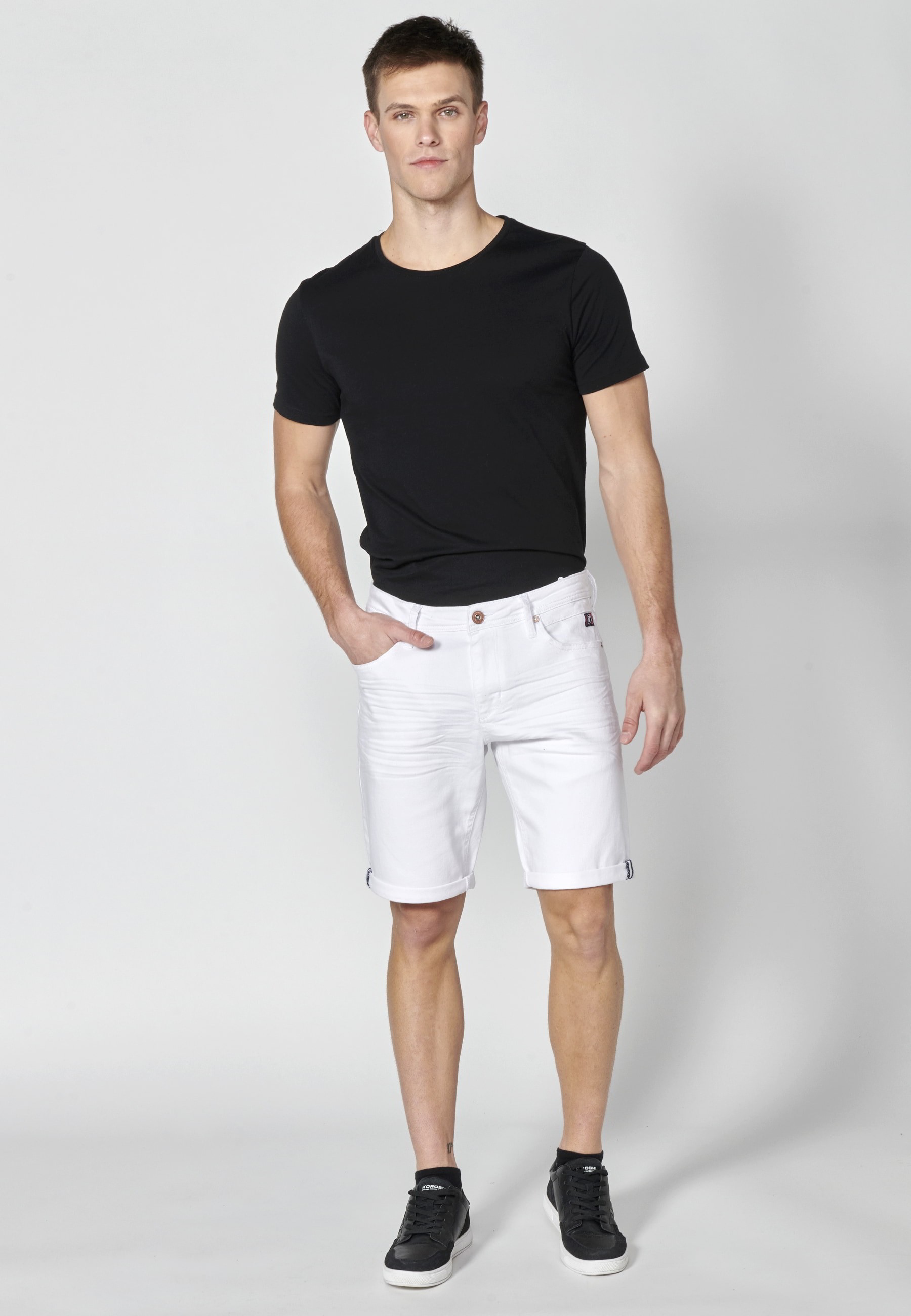 Weiße Stretch-Bermuda-Denim-Shorts für Herren in normaler Passform mit vier Taschen