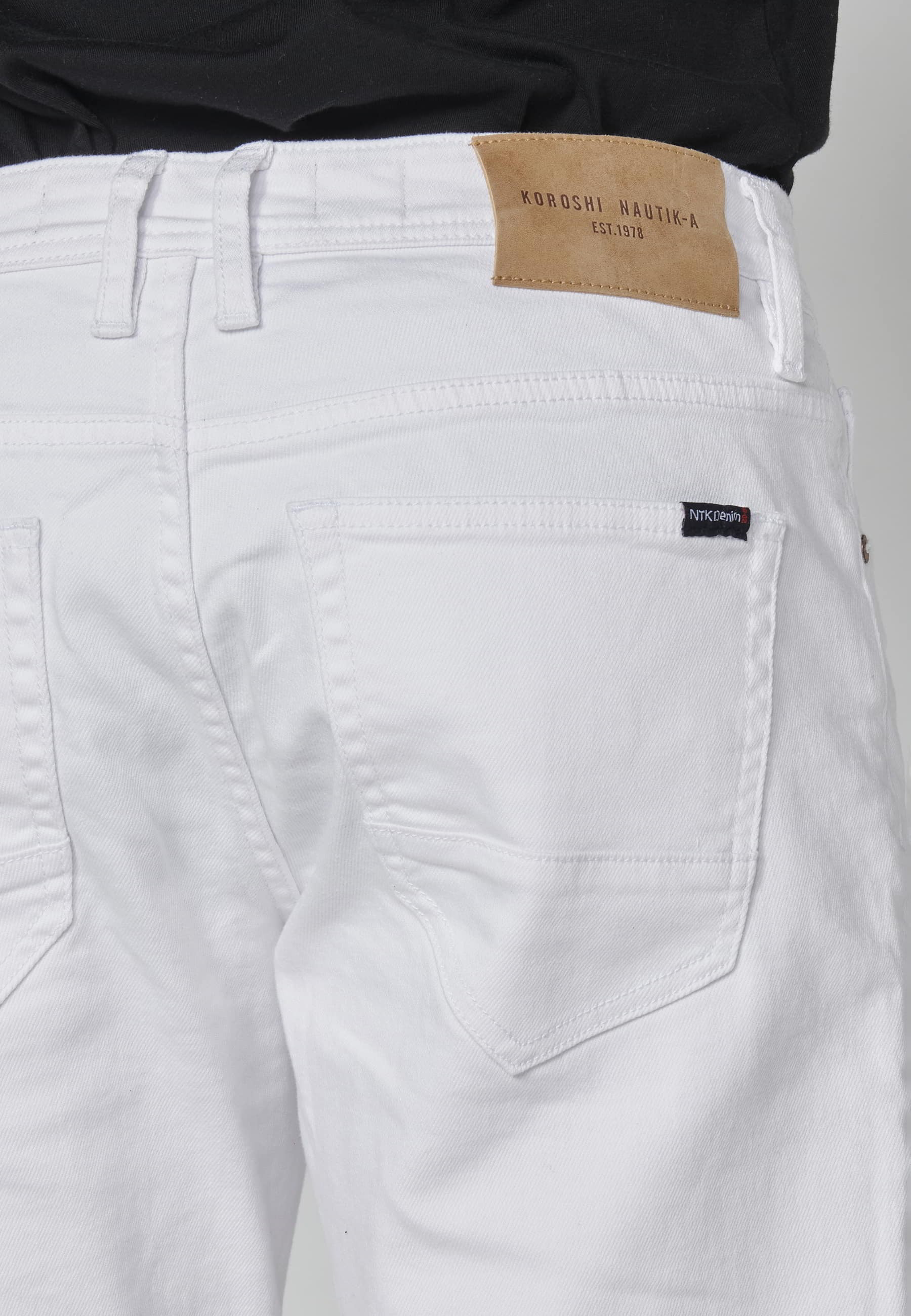 Weiße Stretch-Bermuda-Denim-Shorts für Herren in normaler Passform mit vier Taschen