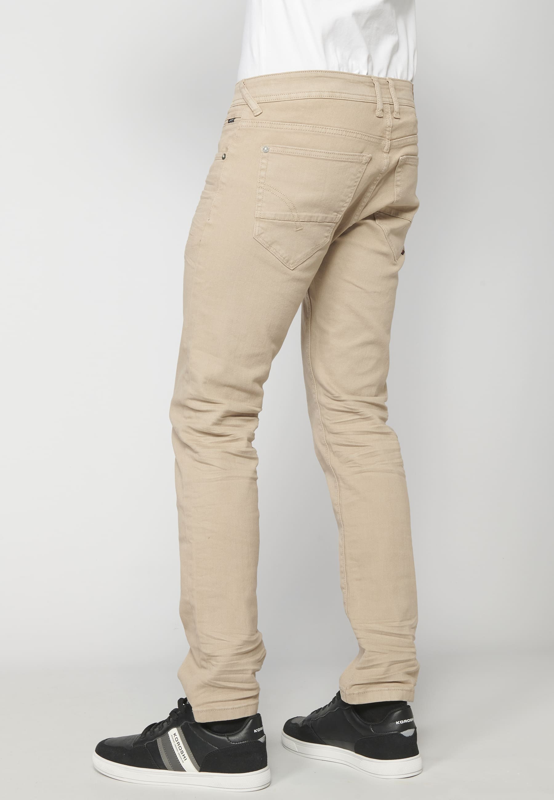 Farbige Stretch-Jeans mit normaler Passform für Herren