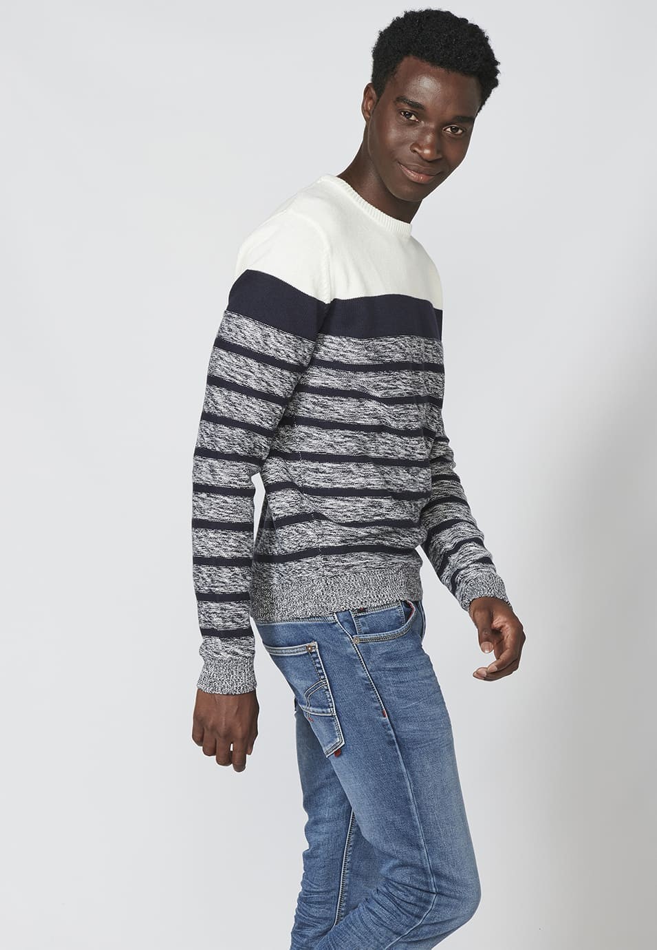 Men's Round Neck Long Sleeve Knitted Sweater