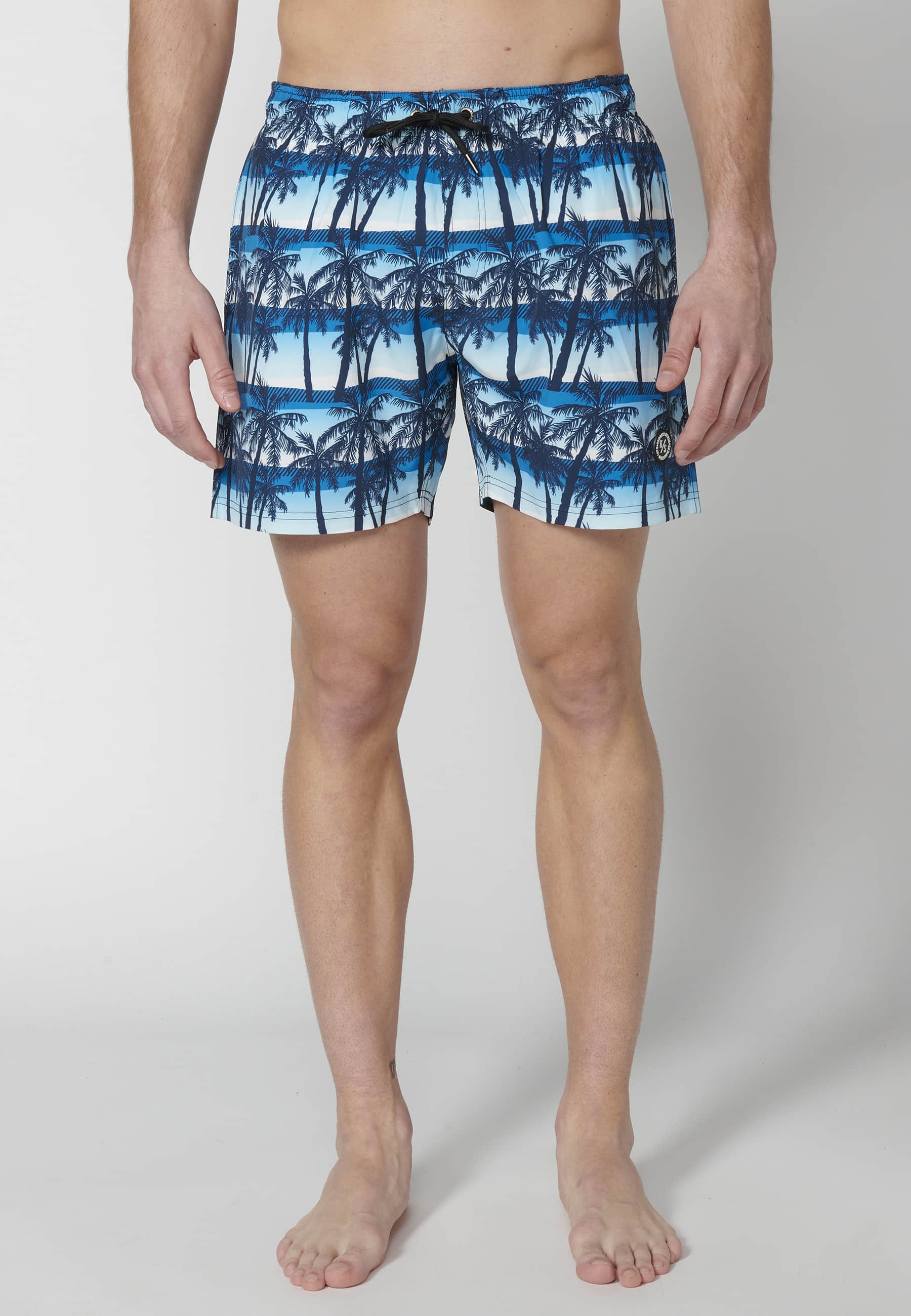 Blaue Badeshorts mit tropischem Print für Herren 1