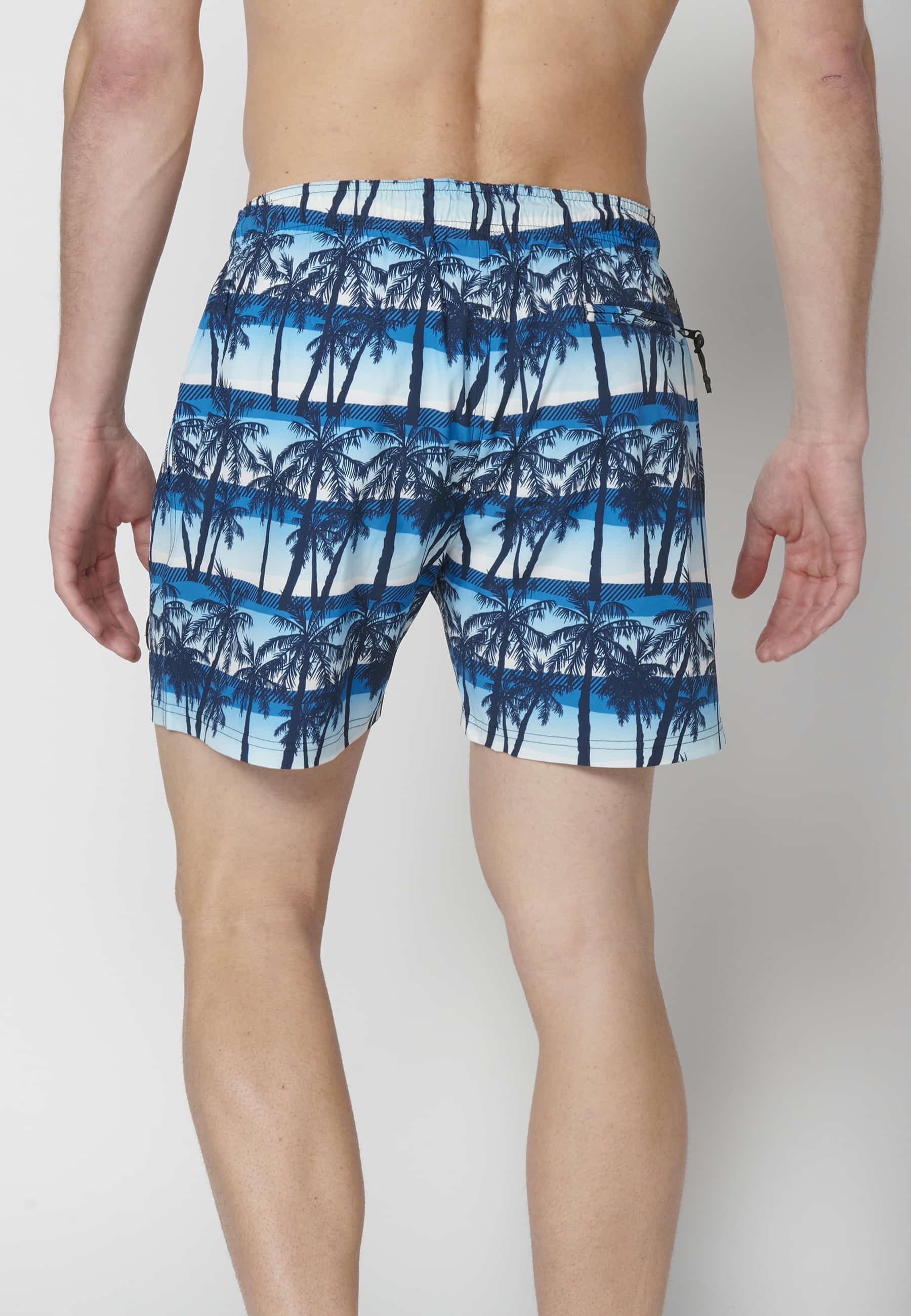 Blaue Badeshorts mit tropischem Print für Herren 6